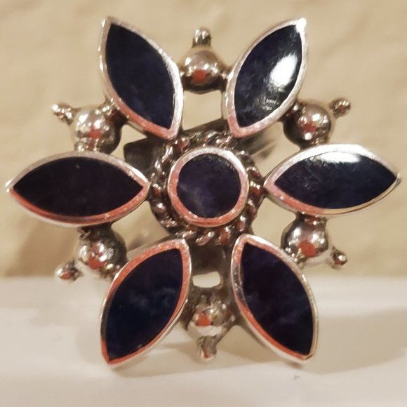 NWOT PERUVIAN High Quality Silver. Beautiful handmade dark blue flower ring. - Picture 4 of 11